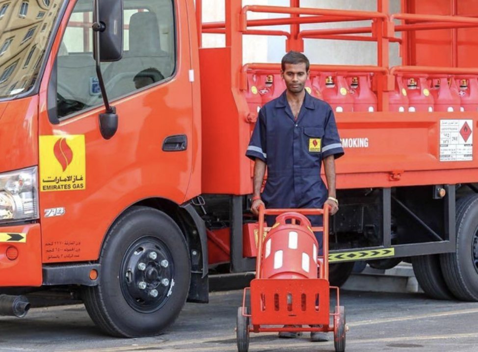 GASIS delivery truck and technician with LPG cylinders
